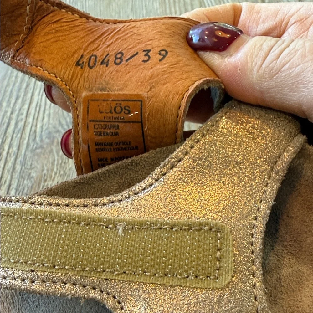 Taos Gold Carousel 2 Wedge Sandals 39/ 8